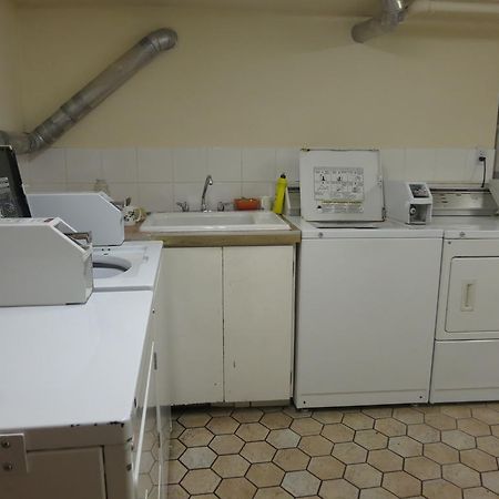 Tropicana Suite Hotel Ванкувър Екстериор снимка