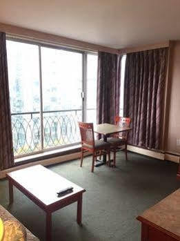 Tropicana Suite Hotel Ванкувър Екстериор снимка
