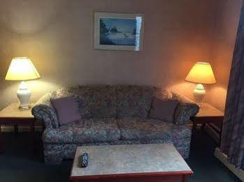 Tropicana Suite Hotel Ванкувър Екстериор снимка