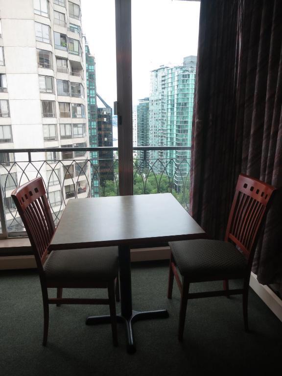 Tropicana Suite Hotel Ванкувър Стая снимка