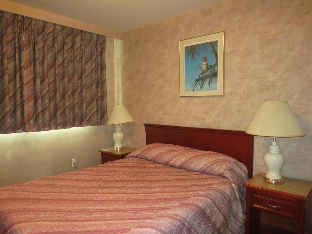 Tropicana Suite Hotel Ванкувър Стая снимка