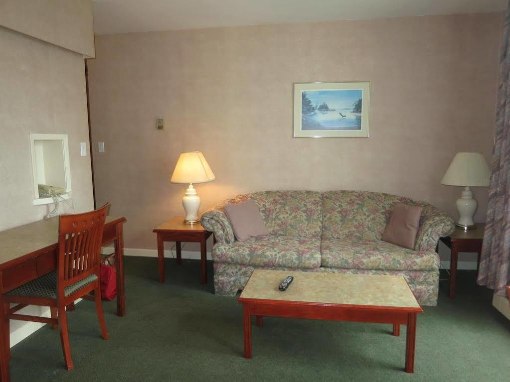 Tropicana Suite Hotel Ванкувър Екстериор снимка